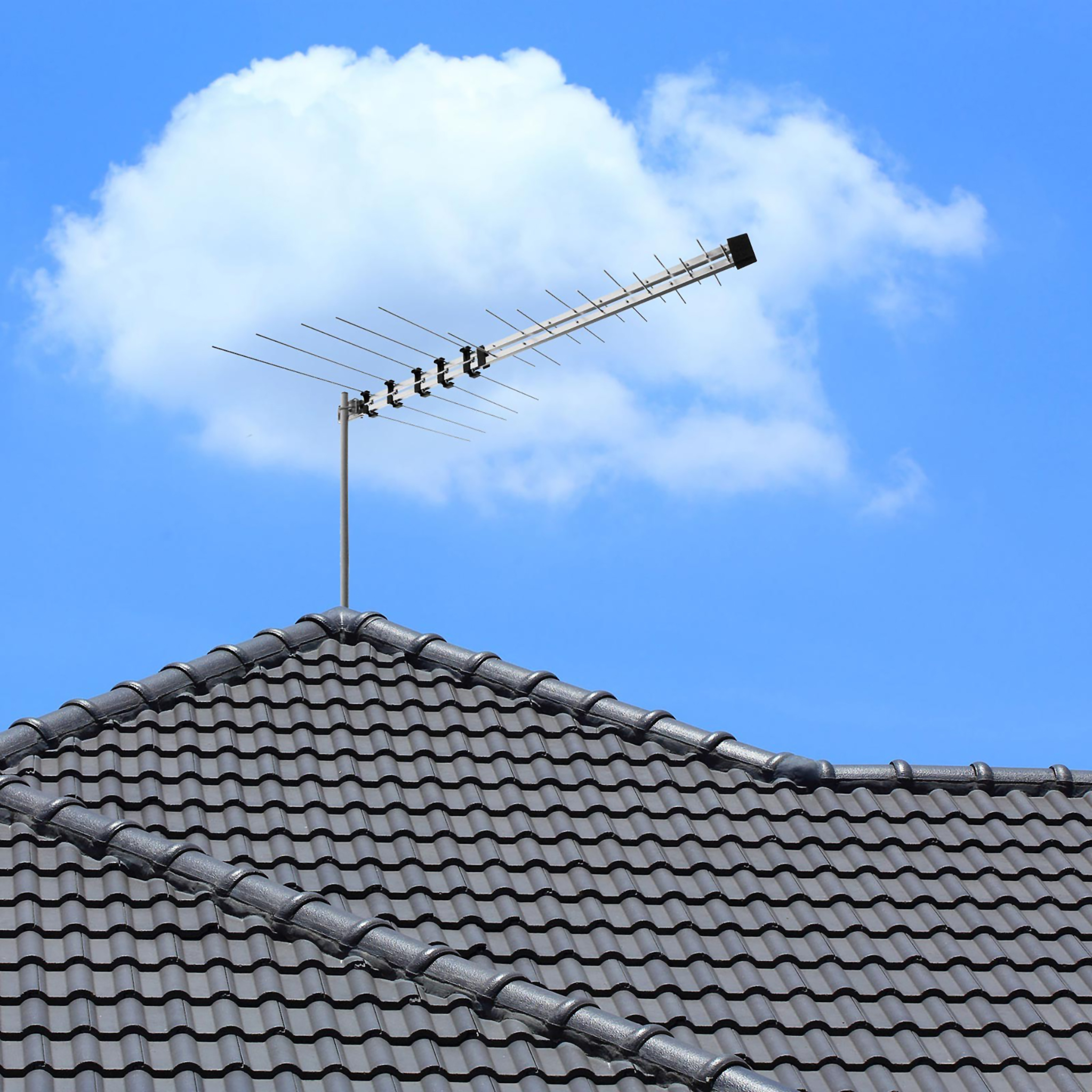 digitalt-tv-antenna-on-roof